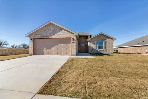 913 E 3rd St, Coleman, TX 76834