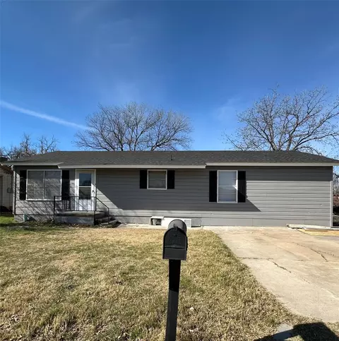 1309 N Mary St, Comanche, TX 76442