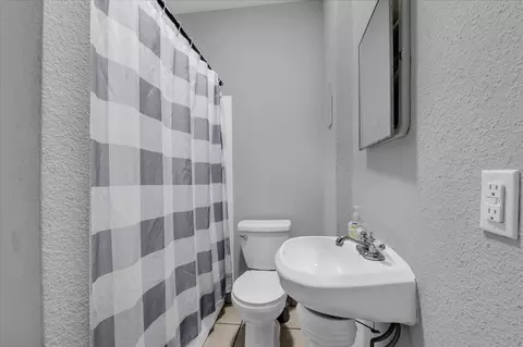 Bath - 1822 Herring Ave, Waco, TX 76708 photo 2 of 3