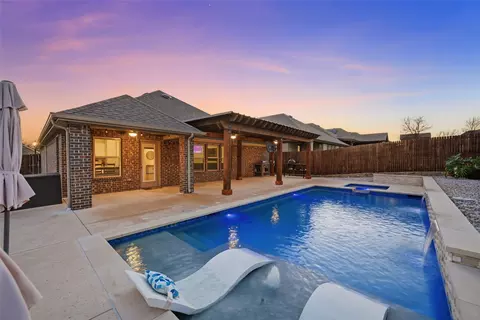 2900 Frio Rd, Oak Point, TX 75068