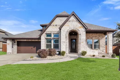 137 Fireberry Dr, Glenn Heights, TX 75154