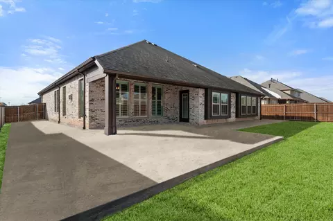 137 Fireberry Dr, Glenn Heights, TX 75154