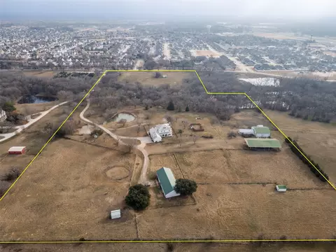 1827 Dr Sanders Rd, Aubrey, TX 76227
