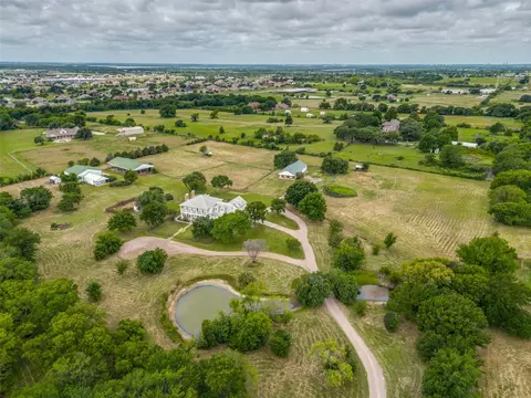 1827 Dr Sanders Rd, Aubrey, TX 76227