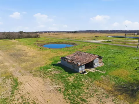 2375 Fm 935, Chilton, TX 76632