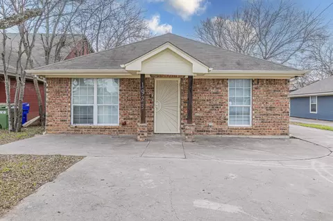 1923 S 15th St, Waco, TX 76706