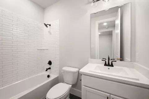Bath - 1721 Nesting Robin Ln, Krum, TX 76249 photo 1 of 4