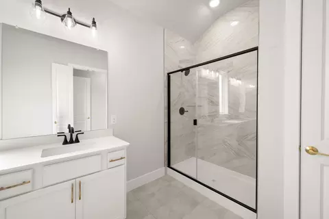 Bath - 1721 Nesting Robin Ln, Krum, TX 76249 photo 3 of 4