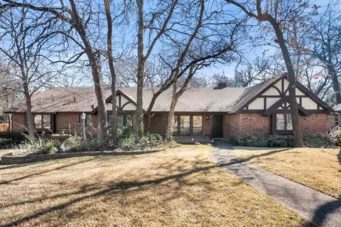 2109 Clearbrook Ct, Arlington, TX 76013