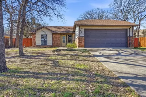 705 Timberoaks Dr, Azle, TX 76020