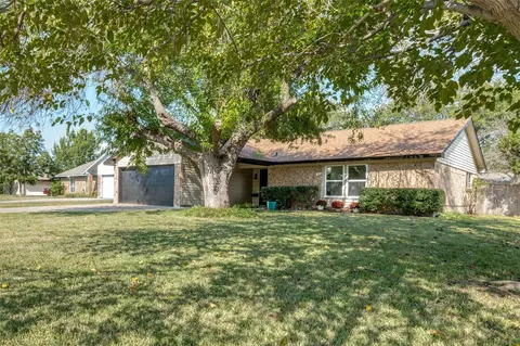 2800 Arcadia Ln, Carrollton, TX 75007