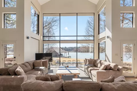 375 Eagle Point Dr W, Mount Vernon, TX 75457