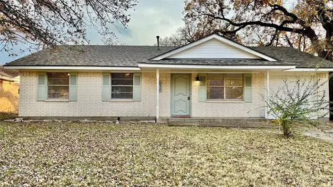 3418 Woodthrush Ln, Denton, TX 76209