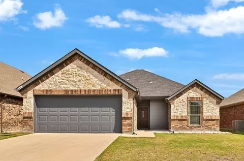118 Cherokee St, Greenville, TX 75402