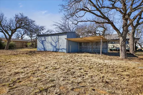 1117 W Live Oak St, Jacksboro, TX 76458