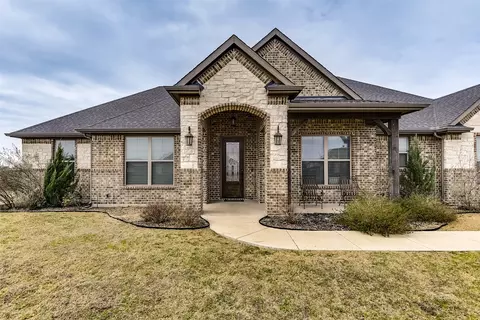 201 Evening Fire Dr, Waxahachie, TX 75167