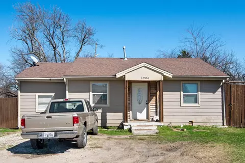 1906 S Peachtree Rd, Balch Springs, TX 75180