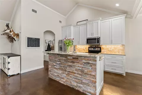 Kitchen - 10514 Mesa Dr, Waco, TX 76708 photo 2 of 5