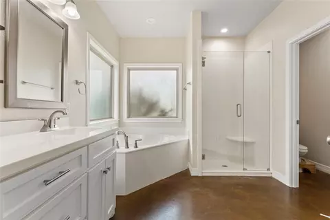 Bath - 10514 Mesa Dr, Waco, TX 76708 photo 1 of 4