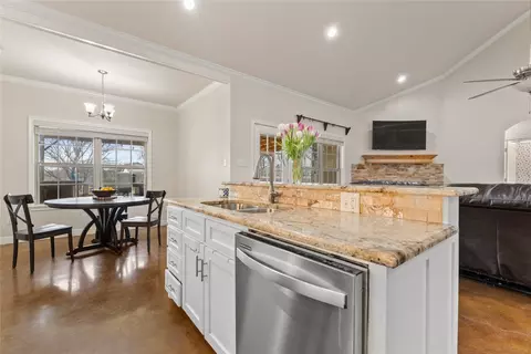 Kitchen - 10514 Mesa Dr, Waco, TX 76708 photo 5 of 5