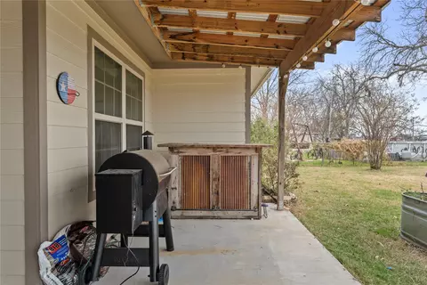 Exterior - 10514 Mesa Dr, Waco, TX 76708 photo 5 of 8