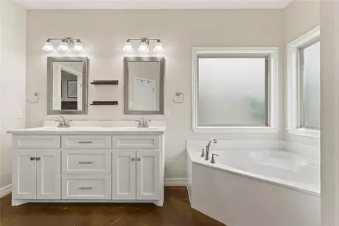 Bath - 10514 Mesa Dr, Waco, TX 76708 photo 3 of 4