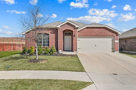 2105 Myrtle Beach Dr, Fort Worth, TX 76108