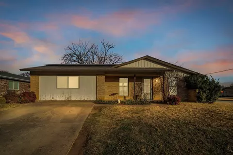 3800 Redstone Rd, Denton, TX 76209