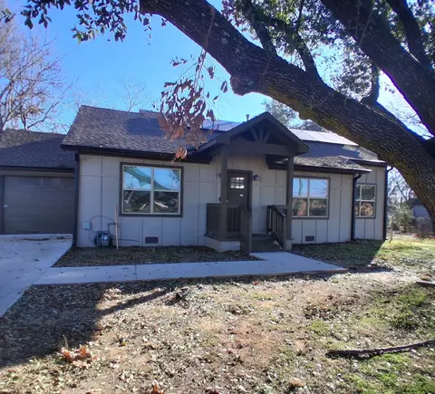 814 Chestnut St, Bonham, TX 75418