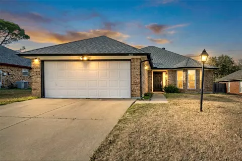 604 Lionel Way, Fort Worth, TX 76108