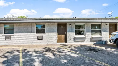 2001 Carl Rd, Irving, TX 75061