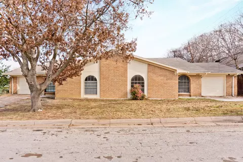 6301 6303 Shasta Trl, Fort Worth, TX 76133