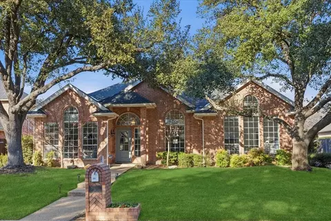 6724 Castle Creek Dr, Fort Worth, TX 76132