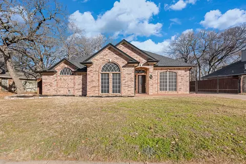 905 Evandale Rd, Burleson, TX 76028
