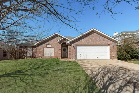 637 Manchester Dr, Mansfield, TX 76063