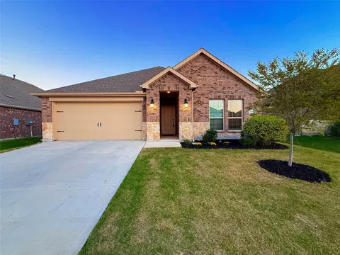 11008 Summer Rain Blvd, Aubrey, TX 76227