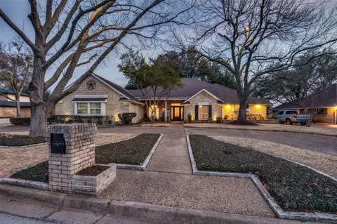 1114 Country Club Ct, Mansfield, TX 76063