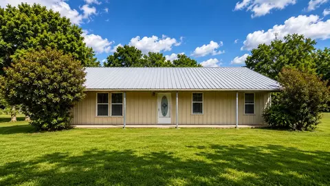 140 Pecan St, Blossom, TX 75416
