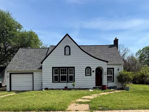 605 W Crockett St, Ennis, TX 75119