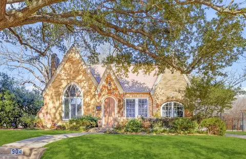 904 Clermont Ave, Dallas, TX 75223