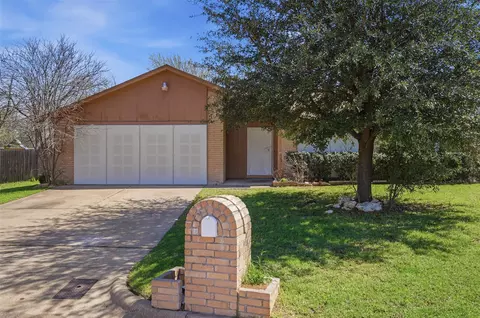3950 Cypress Wood Ct, Fort Worth, TX 76133