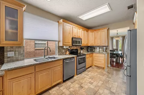 Kitchen - 308 Foreman Dr, Euless, TX 76039 photo 2 of 5