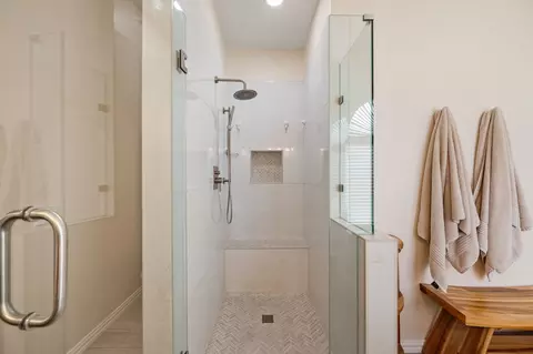 Bath - 308 Foreman Dr, Euless, TX 76039 photo 2 of 4
