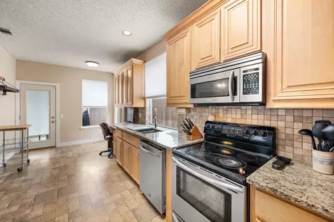 Kitchen - 308 Foreman Dr, Euless, TX 76039 photo 4 of 5