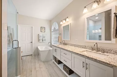 Bath - 308 Foreman Dr, Euless, TX 76039 photo 1 of 4