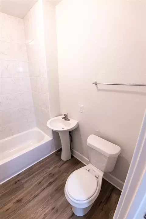 Bath - 1525 Proctor Ave, Waco, TX 76708 photo 2 of 3