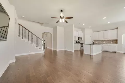 Living - 2425 Moon Dance Ln, Midlothian, TX 76065 photo 2 of 5
