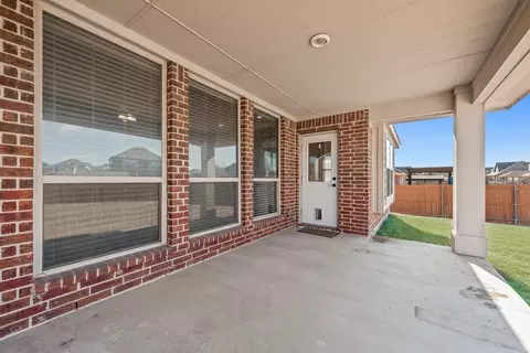 Exterior - 2425 Moon Dance Ln, Midlothian, TX 76065 photo 2 of 4