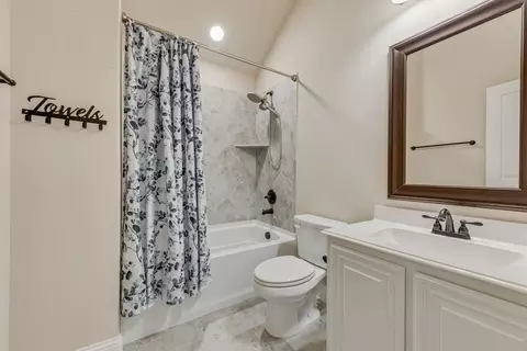 Bath - 2425 Moon Dance Ln, Midlothian, TX 76065 photo 6 of 6