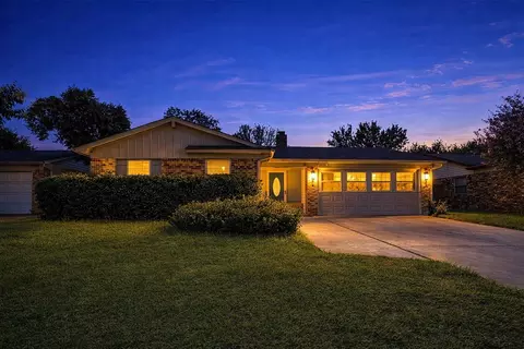 726 Idlewilde Dr, Lewisville, TX 75067